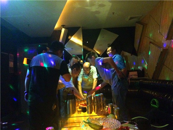 雙豐印務績效激勵班畢業(yè)后再KTV唱歌