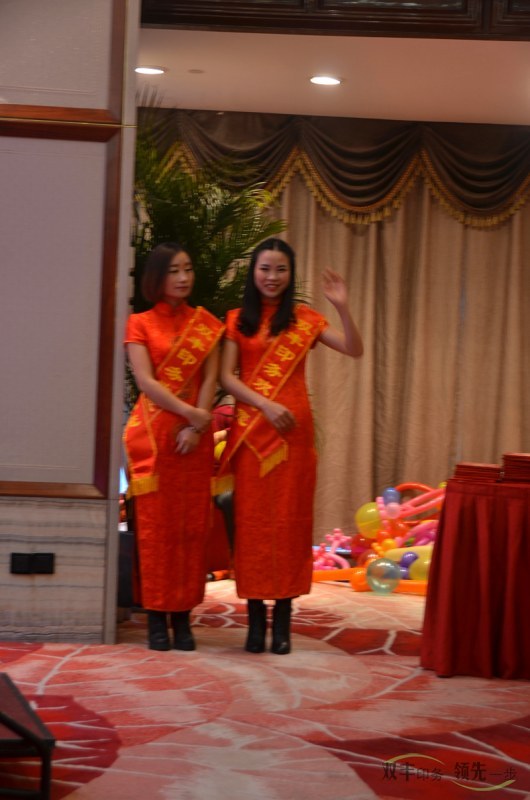 門口的迎賓，是我們雙豐印務(wù)的美女