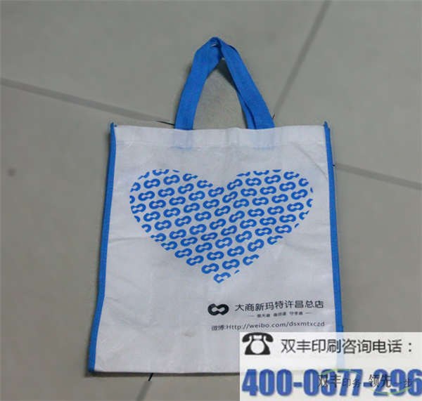 無(wú)紡布手提袋和塑料手提袋對(duì)比有什么優(yōu)勢(shì)