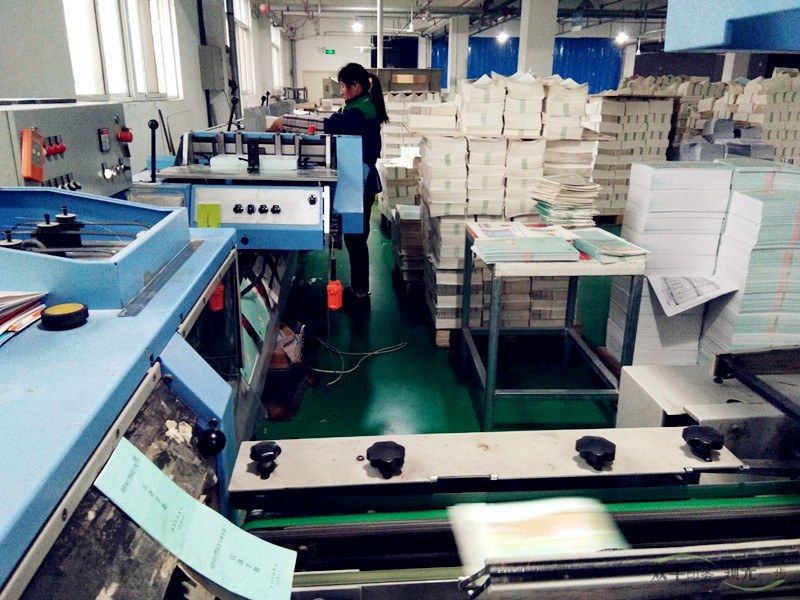 雙豐印務膠訂龍書刊裝訂中3